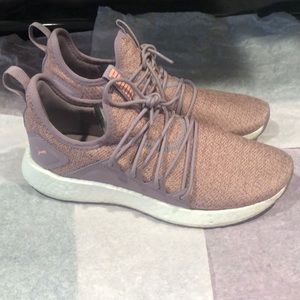 Women’s puma sneakers